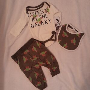 Star Wars Mandalorian  3 piece baby layette set Bodysuit Bib Pants NEW